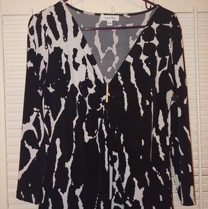 Calvin Klein Womans 3/4 sleeve w/ gold accent